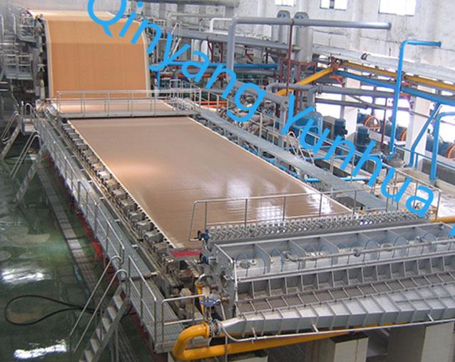Singe fourdrinier wire paper machine